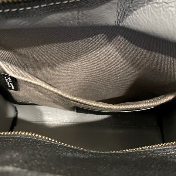 LIKE NEW MARC JACOBS The Leather Small Tote Bag in Black Leather - Picture 11 of 12